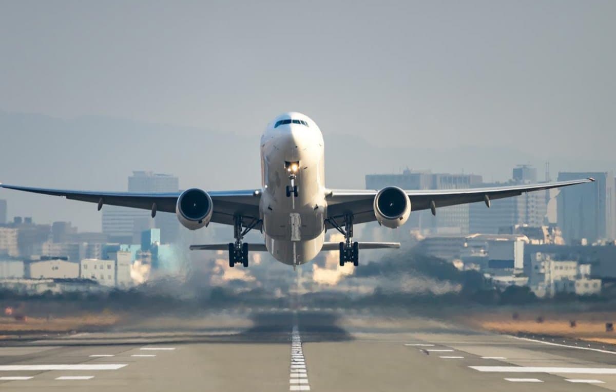 Reanudan vuelos internacionales de más de 8 horas