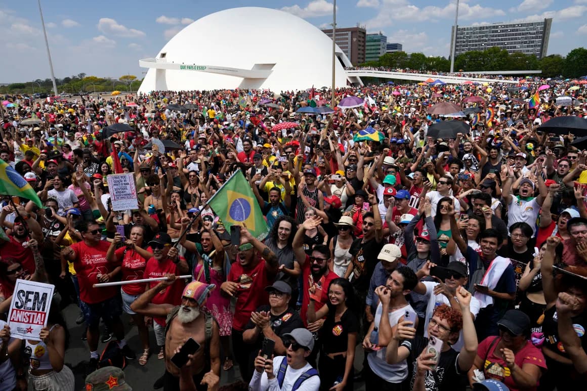 Brasileños protestan en rechazo a posible amnistía a Bolsonaro