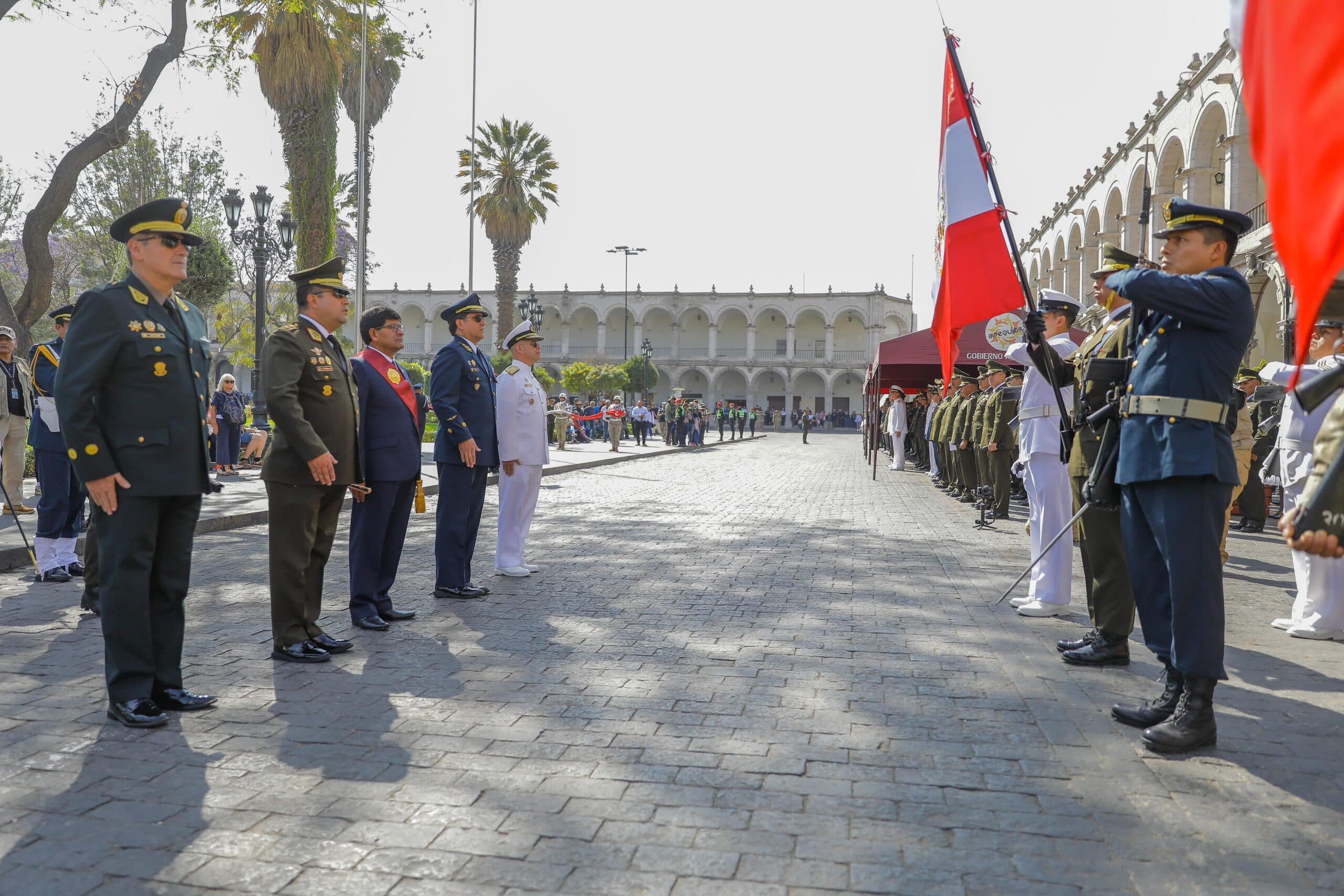 Fuerzas Armadas celebraron 47 años con izamiento y misa