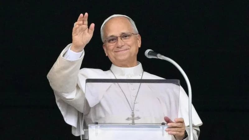 Papa León XIV reaparece en el Ángelus tras operación pulmonar