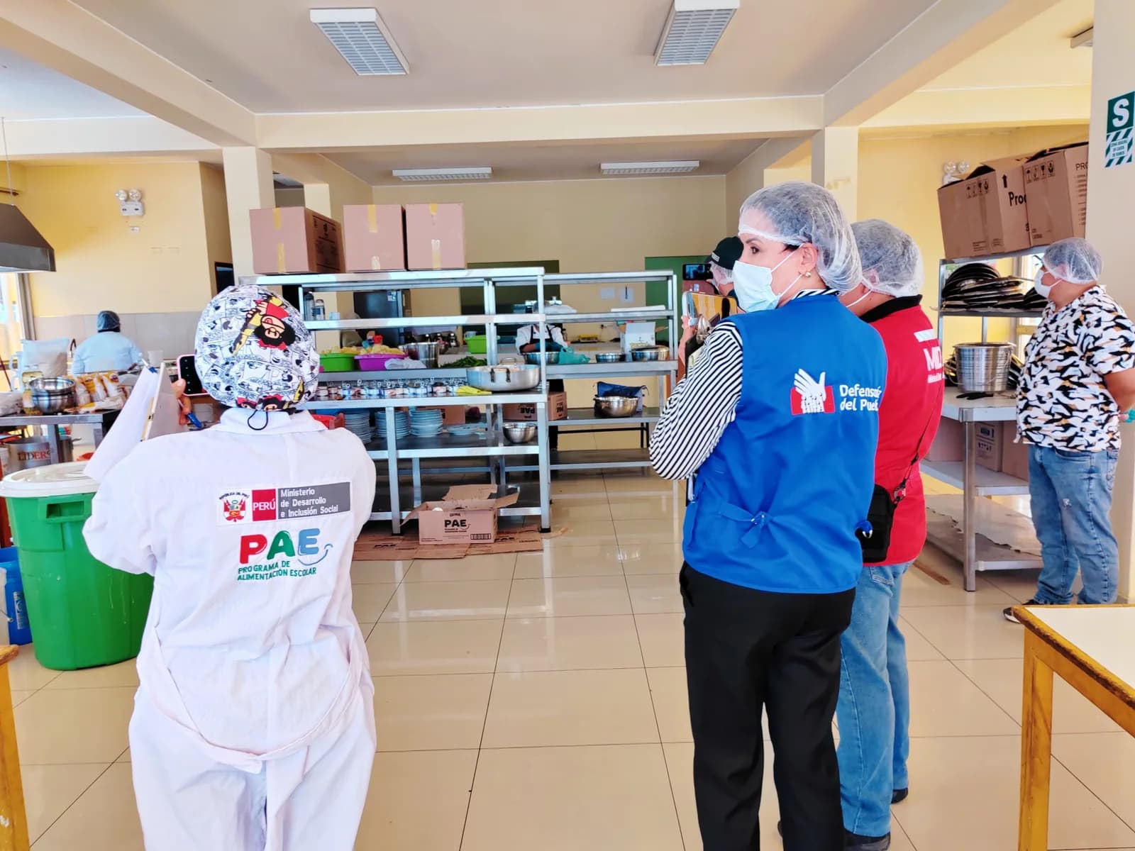 Hallan alimentos vencidos en colegio y PAE dispone su separación