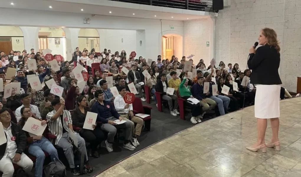 Jóvenes acceden a programas laborales en el extranjero